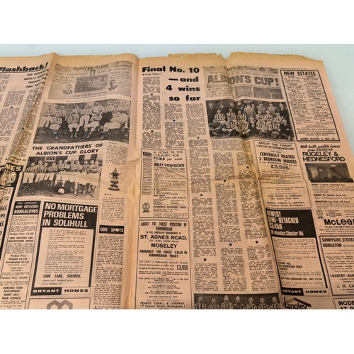 393 - Football ephemera ,a programme some league reviews and special edition newspapers, Arsenal, Spurs Ch... 