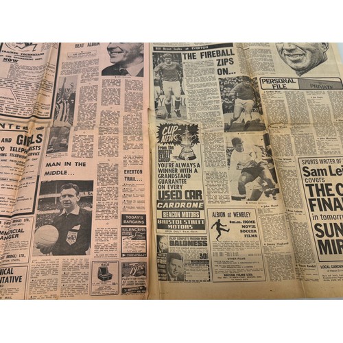 393 - Football ephemera ,a programme some league reviews and special edition newspapers, Arsenal, Spurs Ch... 