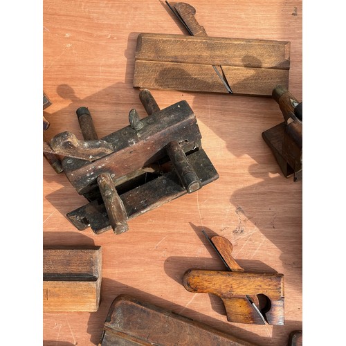 264 - Militaria, Tools, Woodworking, Carpentry, a large storage chest full of carpenters planes. Chest is ... 