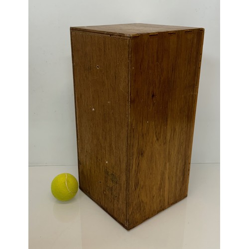 416 - Furniture, medical storage cabinet with a glazed door.

This lot is available for in-house shipping