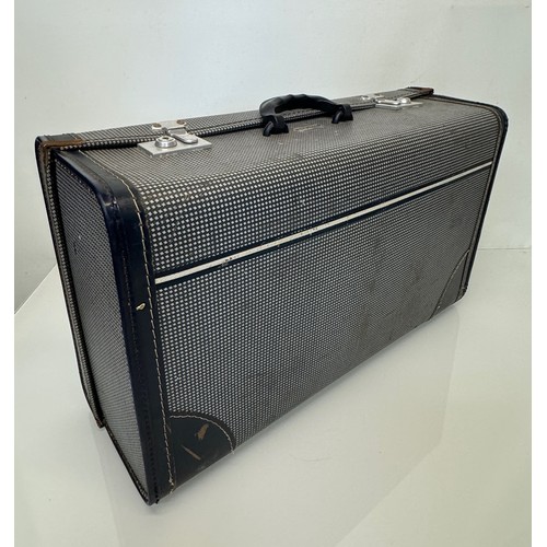 439 - Vintage luggage, a Skyline lightweight suitcase, 61 cm x 36 cm x 21 cm.

This lot is available for i... 