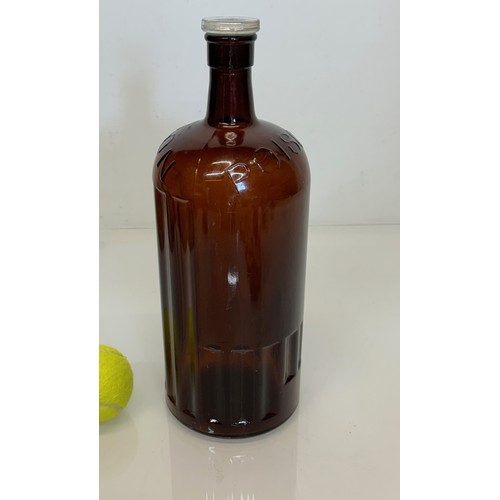 444 - an Amber glass poison bottle, 33 cm tall.

This lot is available for in-house shipping