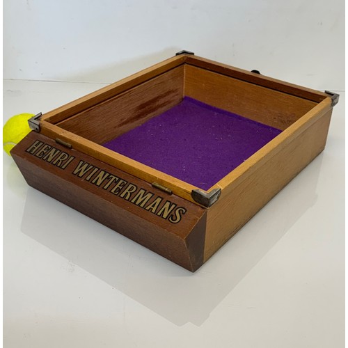 448 - Cigar advertising, point of sale display case for Henri Wintermans, 27 cm x 36 cm x 9 cm.

This lot ... 