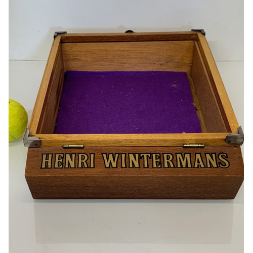 448 - Cigar advertising, point of sale display case for Henri Wintermans, 27 cm x 36 cm x 9 cm.

This lot ... 