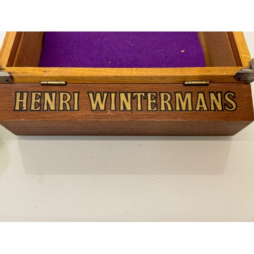 448 - Cigar advertising, point of sale display case for Henri Wintermans, 27 cm x 36 cm x 9 cm.

This lot ... 