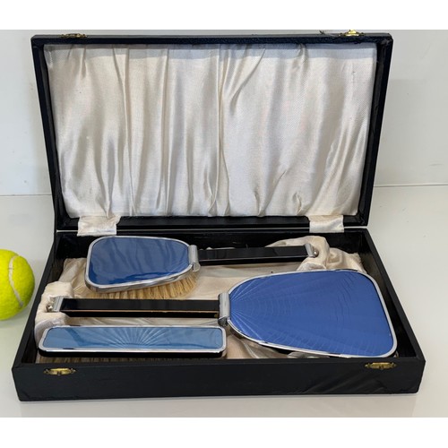 449 - Cased art deco dressing table set, 33 cm x 20 cm  x 6 cm.

This lot is available for in-house shippi... 