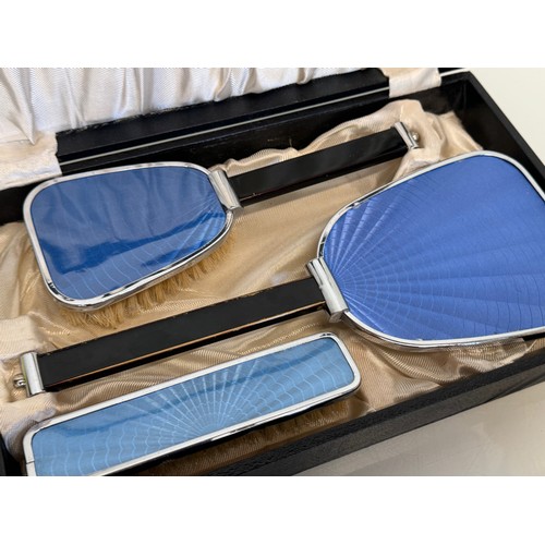 449 - Cased art deco dressing table set, 33 cm x 20 cm  x 6 cm.

This lot is available for in-house shippi... 