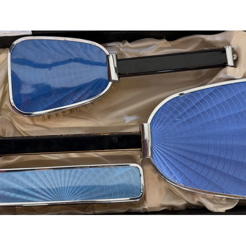 449 - Cased art deco dressing table set, 33 cm x 20 cm  x 6 cm.

This lot is available for in-house shippi... 