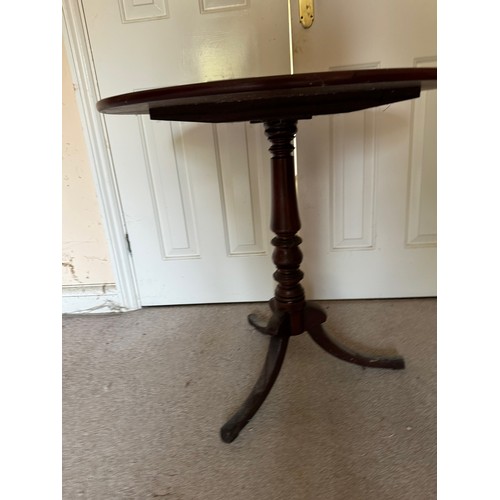 48 - Mahogany pedestal table 74 cm diameter top 69 cm tall.

This lot is collection only.