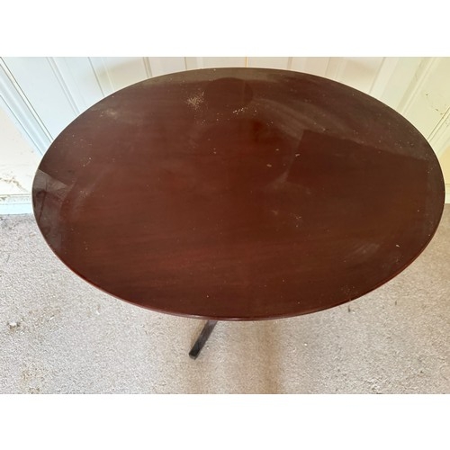 48 - Mahogany pedestal table 74 cm diameter top 69 cm tall.

This lot is collection only.