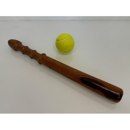 60 - A hardwood truncheon, no markings, 40 cm long.

This lot is available for in-house shipping