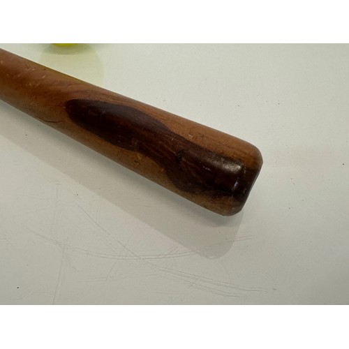 60 - A hardwood truncheon, no markings, 40 cm long.

This lot is available for in-house shipping