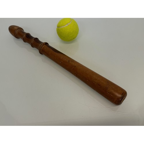 60 - A hardwood truncheon, no markings, 40 cm long.

This lot is available for in-house shipping