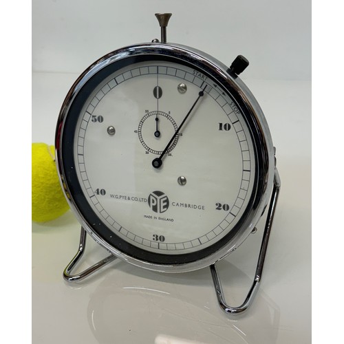 92 - A Scientific / industrial stop clock marked for Pye and Co Cambridge. 16 cm diameter.

This lot is a... 