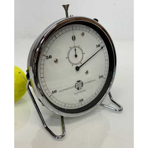 92 - A Scientific / industrial stop clock marked for Pye and Co Cambridge. 16 cm diameter.

This lot is a... 