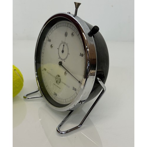 92 - A Scientific / industrial stop clock marked for Pye and Co Cambridge. 16 cm diameter.

This lot is a... 