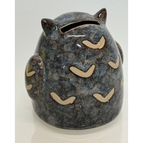 96 - Art pottery money box in the form of an owl, 8 cm tall.

This lot is available for in-house shipping