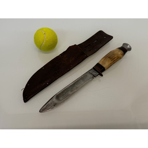 99 - A William Rogers, Cuts My Way Sheath knife with a bone handle. 31 cm long.

This lot is available fo... 