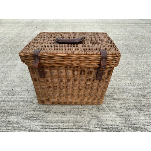 117 - A Brexton wicker work hamper with bottle divisions sectioned off within. A/f 46 cm x 32 cm x 37 cm h... 