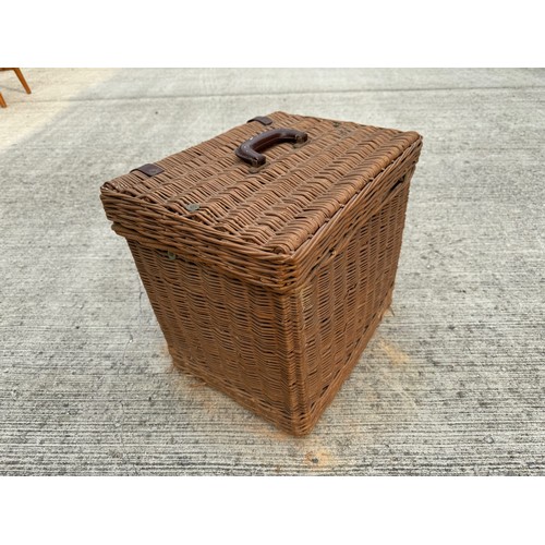 117 - A Brexton wicker work hamper with bottle divisions sectioned off within. A/f 46 cm x 32 cm x 37 cm h... 