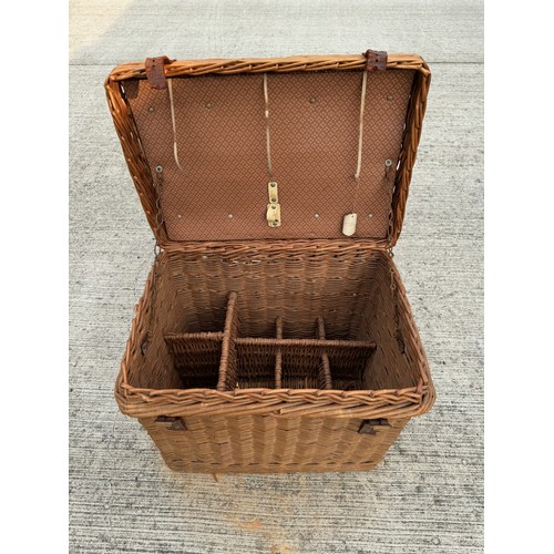 117 - A Brexton wicker work hamper with bottle divisions sectioned off within. A/f 46 cm x 32 cm x 37 cm h... 