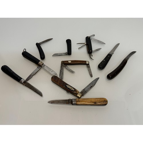 137 - 10 folding pocket knives, Joseph Rodgers etc.

This lot is available for in-house shipping