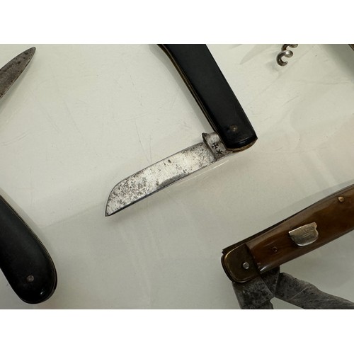 137 - 10 folding pocket knives, Joseph Rodgers etc.

This lot is available for in-house shipping