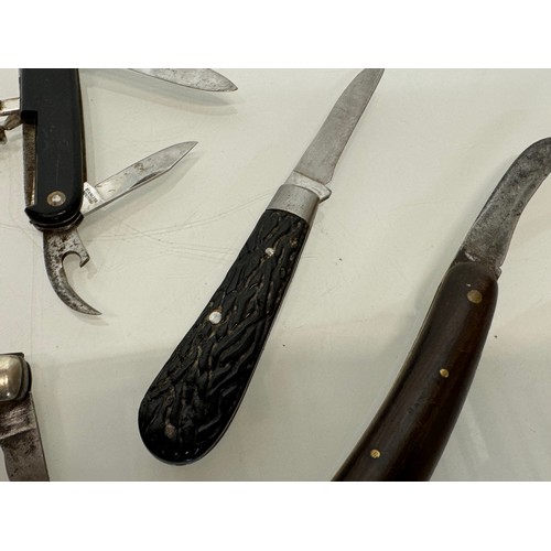 137 - 10 folding pocket knives, Joseph Rodgers etc.

This lot is available for in-house shipping