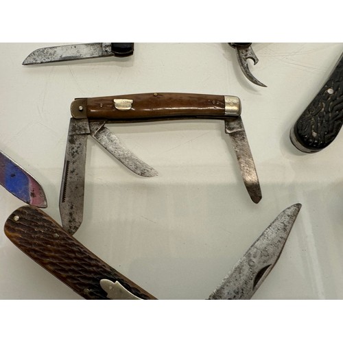 137 - 10 folding pocket knives, Joseph Rodgers etc.

This lot is available for in-house shipping