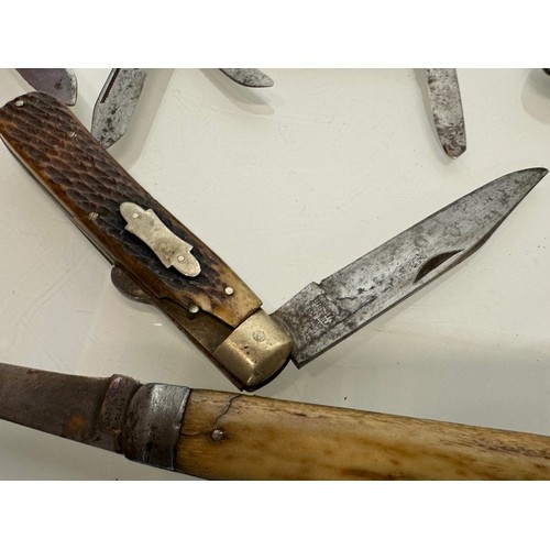 137 - 10 folding pocket knives, Joseph Rodgers etc.

This lot is available for in-house shipping