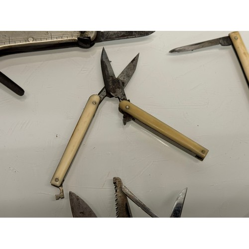 138 - 7 folding pocket knives and multitool’s.

This lot is available for in-house shipping