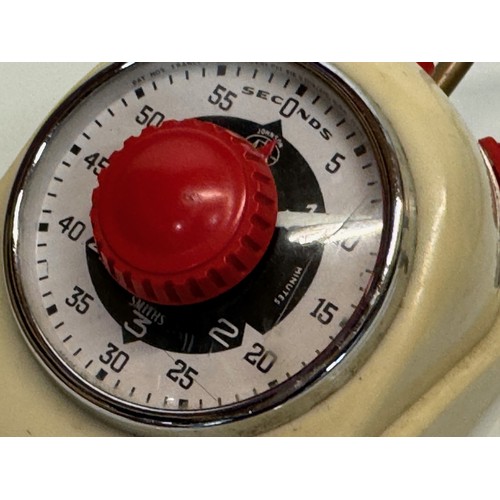 145 - A Smiths bakelite cased timer. 11 cm long.

This lot is available for in-house shipping