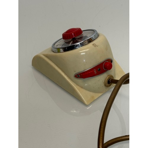 145 - A Smiths bakelite cased timer. 11 cm long.

This lot is available for in-house shipping