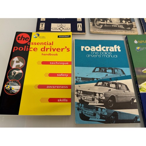 161 - Police, automobilia interest, collection of driving instruction manuals and roadcraft guides.

This ... 