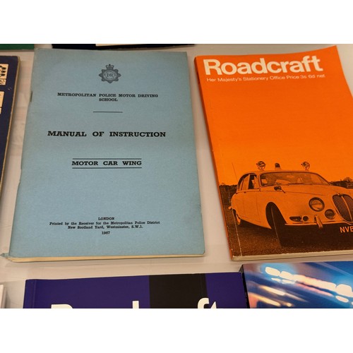 161 - Police, automobilia interest, collection of driving instruction manuals and roadcraft guides.

This ... 