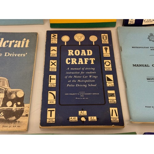 161 - Police, automobilia interest, collection of driving instruction manuals and roadcraft guides.

This ... 