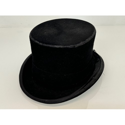 190 - A vintage Christy’s of London top hat.

This lot is available for in-house shipping