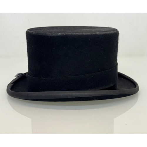 190 - A vintage Christy’s of London top hat.

This lot is available for in-house shipping