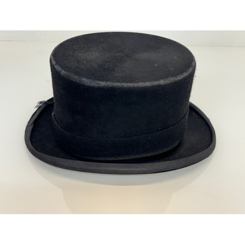 190 - A vintage Christy’s of London top hat.

This lot is available for in-house shipping