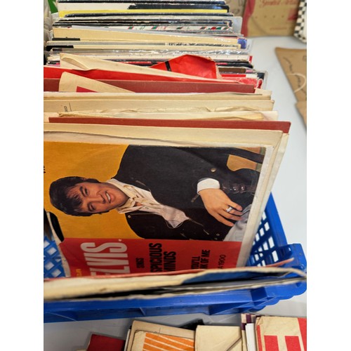 196 - Records, a large collection of 45 rpm singles and others.

This lot is available for in-house shippi... 