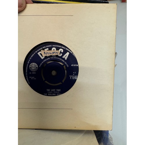 196 - Records, a large collection of 45 rpm singles and others.

This lot is available for in-house shippi... 