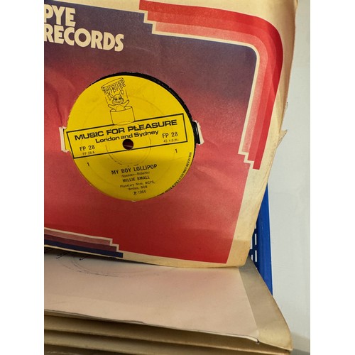 196 - Records, a large collection of 45 rpm singles and others.

This lot is available for in-house shippi... 