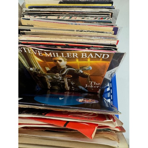 196 - Records, a large collection of 45 rpm singles and others.

This lot is available for in-house shippi... 