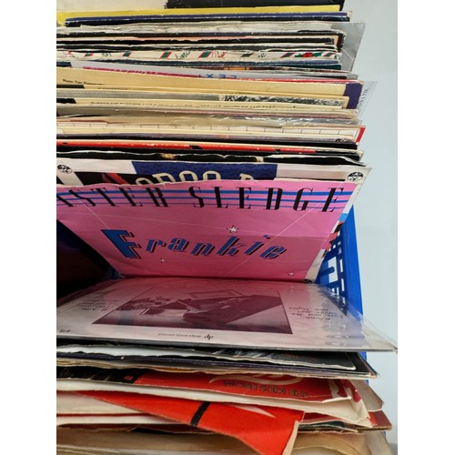 196 - Records, a large collection of 45 rpm singles and others.

This lot is available for in-house shippi... 