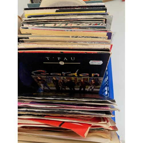 196 - Records, a large collection of 45 rpm singles and others.

This lot is available for in-house shippi... 