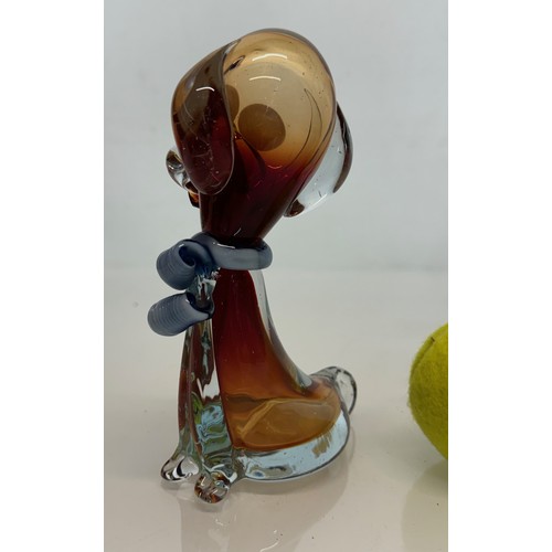 197 - Glass model of a dog 17 cm tall and another of a fish 23 cm tall.

This lot is available for in-hous... 