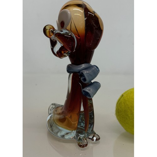 197 - Glass model of a dog 17 cm tall and another of a fish 23 cm tall.

This lot is available for in-hous... 