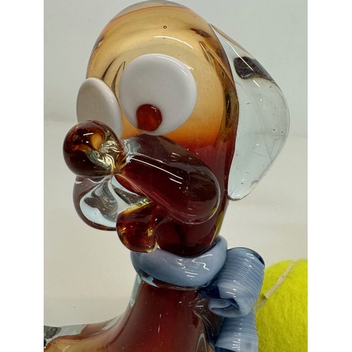 197 - Glass model of a dog 17 cm tall and another of a fish 23 cm tall.

This lot is available for in-hous... 