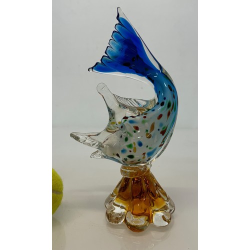 197 - Glass model of a dog 17 cm tall and another of a fish 23 cm tall.

This lot is available for in-hous... 