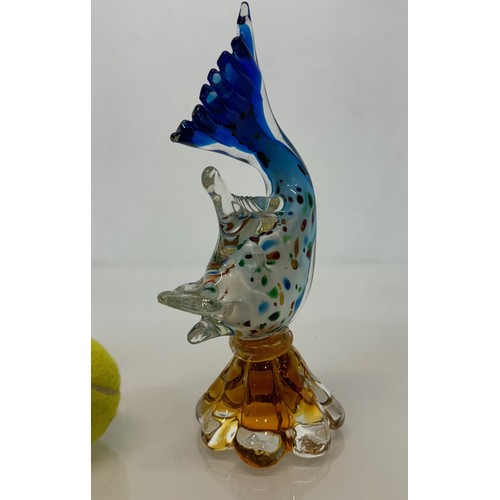 197 - Glass model of a dog 17 cm tall and another of a fish 23 cm tall.

This lot is available for in-hous... 